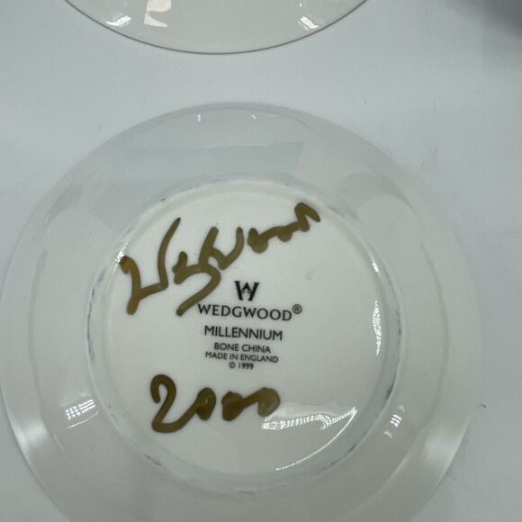 Wedgwood Celebration of the Millennium Bone China Pair Cups/Saucers Original Box - Picture 10 of 12
